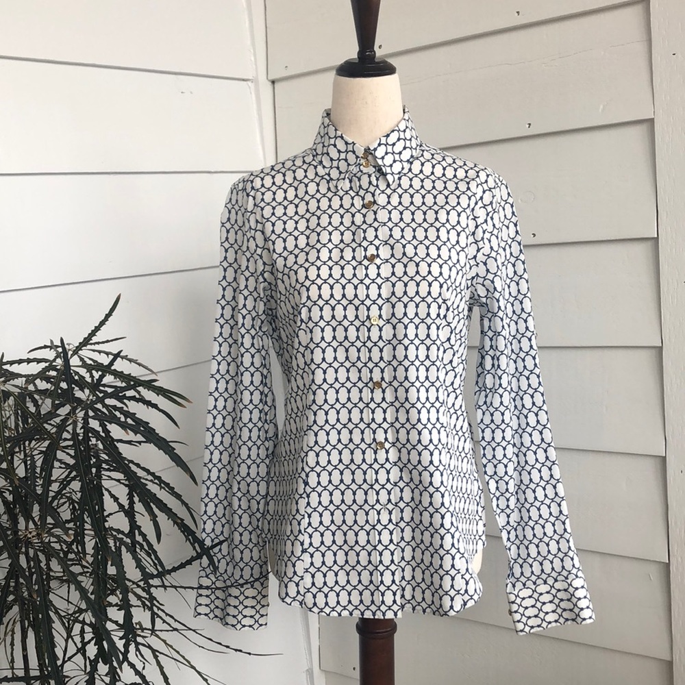 Talbots, size 4, tailored, wrinkle resistant blouse w/horse harness design
